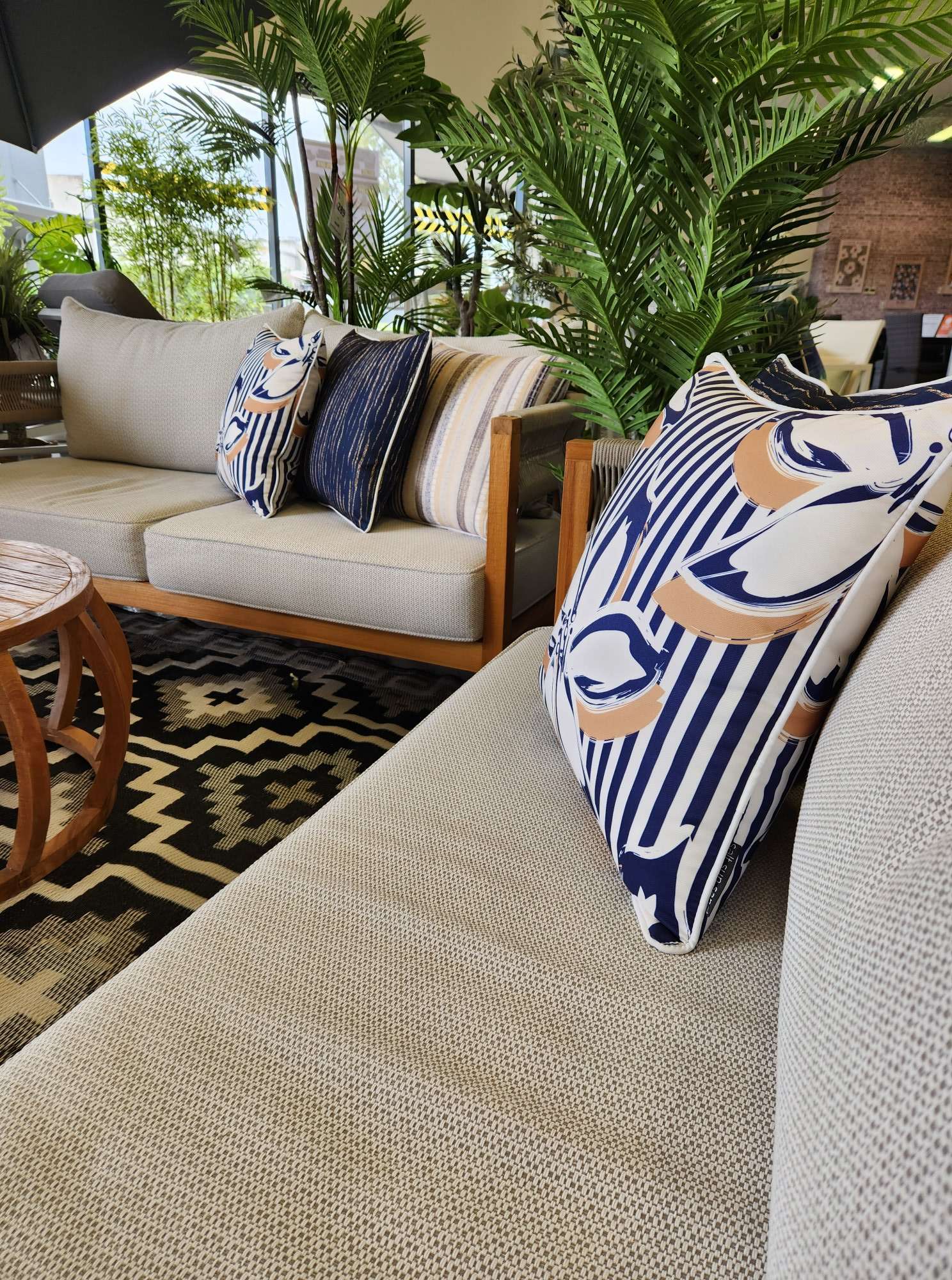Expressing Your Style: Personalizing Outdoor Spaces with Cushion Patterns and Colours