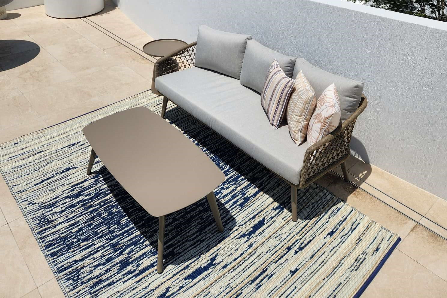 From Drab to Fab: Outdoor Rug Patterns That Bring Your Patio to Life